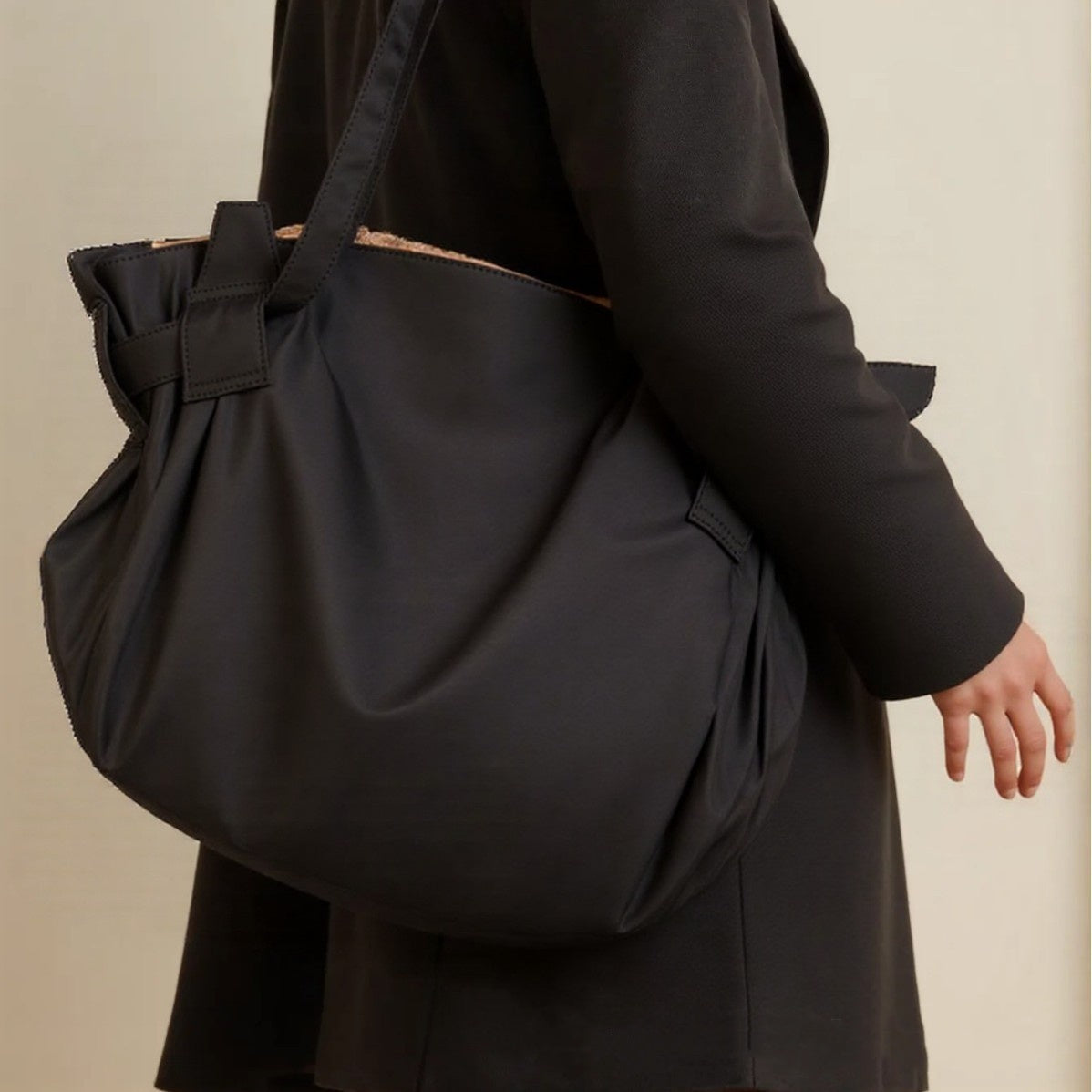 2-in-1 Waterproof Tote Bag and Camping Mat for Women - Black - Shehealth